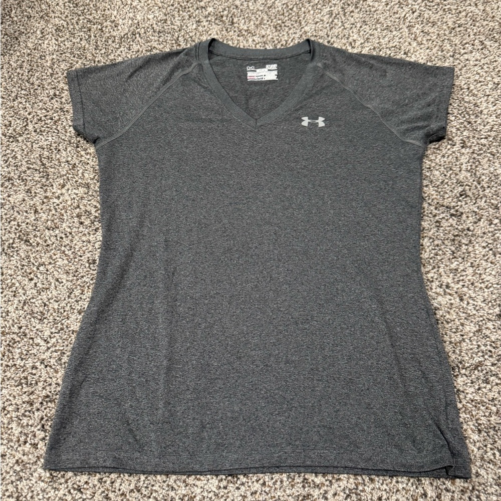 Women’s Short sleeve “V” neck Under Armour top size S